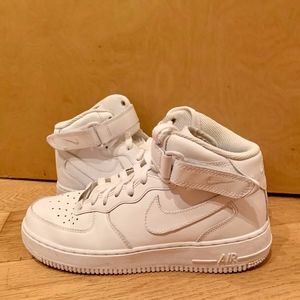NIKE AIR FORCE 1 MID